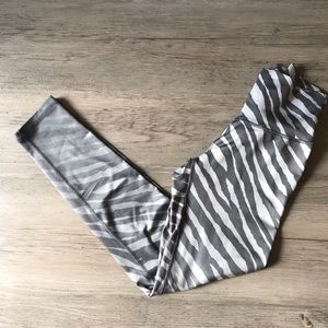 Aerie Gray Zebra Print leggings